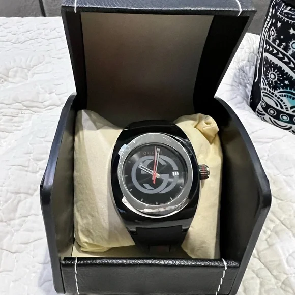 Gucci Unisex Sync Rubber Strap Sport Watch - Picture 8 of 9